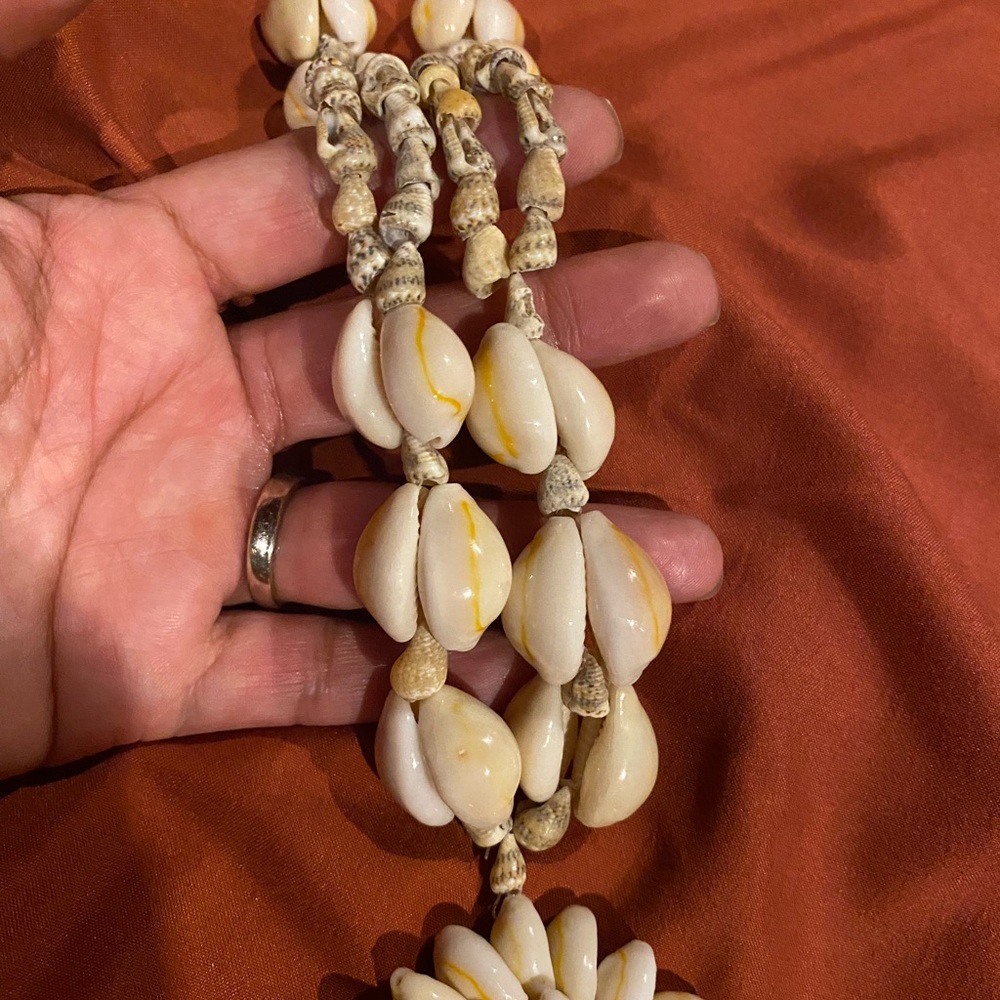 Beautiful Necklace made of shells - Picture 14 of 14